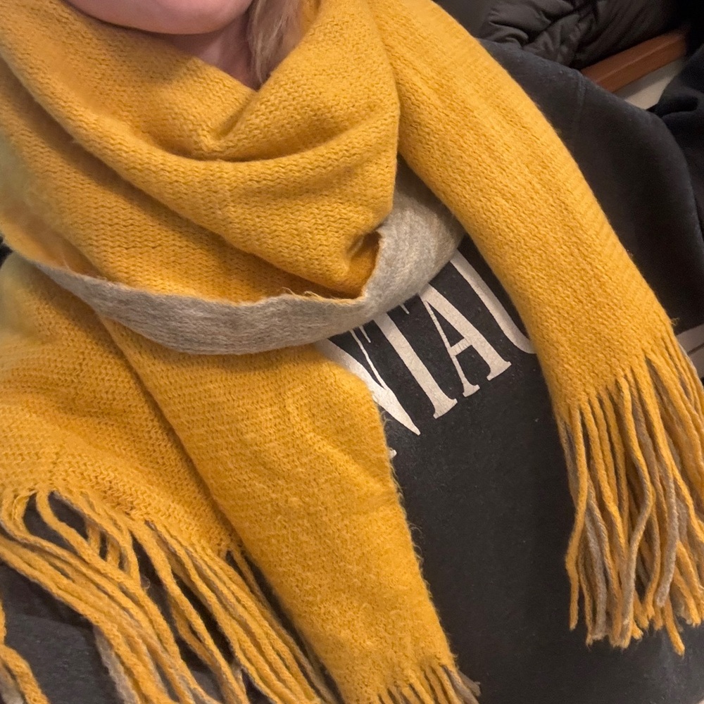 Elegant Yellow and Gray Scarf